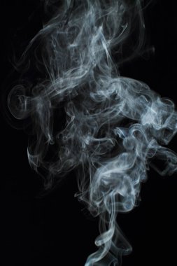 Siyah arkaplanda beyaz duman dokusu
