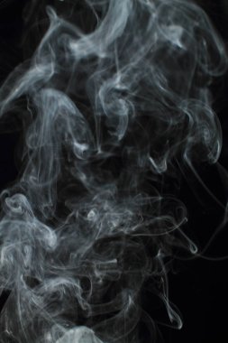 Siyah arkaplanda beyaz duman dokusu