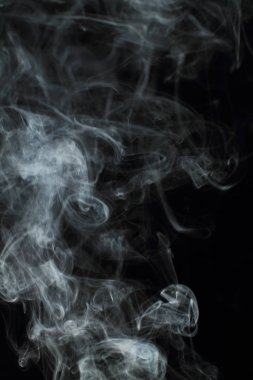 Siyah arkaplanda beyaz duman dokusu