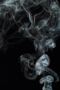 Siyah arkaplanda beyaz duman dokusu