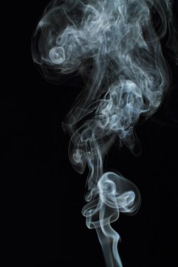 Siyah arkaplanda beyaz duman dokusu
