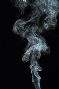 Siyah arkaplanda beyaz duman dokusu