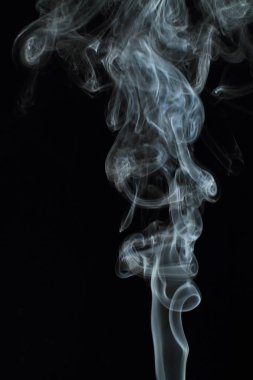 Siyah arkaplanda beyaz duman dokusu