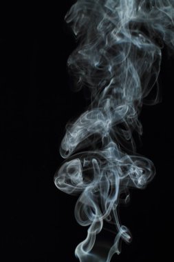 Siyah arkaplanda beyaz duman dokusu