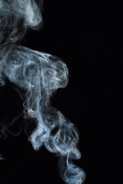 Siyah arkaplanda beyaz duman dokusu