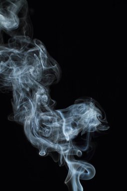 Siyah arkaplanda beyaz duman dokusu