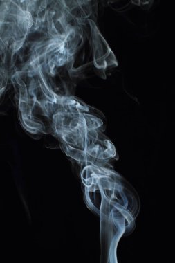 Siyah arkaplanda beyaz duman dokusu
