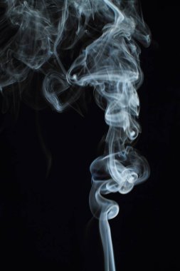 Siyah arkaplanda beyaz duman dokusu