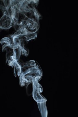 Siyah arkaplanda beyaz duman dokusu