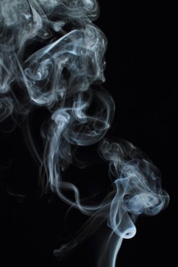 Siyah arkaplanda beyaz duman dokusu