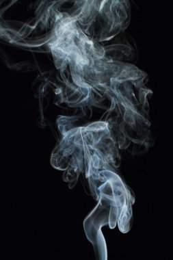 Siyah arkaplanda beyaz duman dokusu