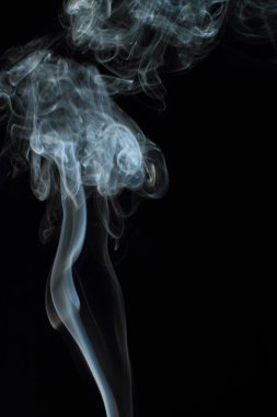 Siyah arkaplanda beyaz duman dokusu