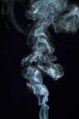 Siyah arkaplanda beyaz duman dokusu