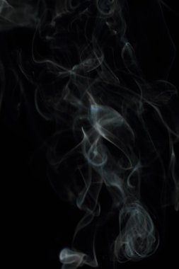 Siyah arkaplanda beyaz duman dokusu
