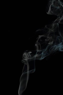 Siyah arkaplanda beyaz duman dokusu