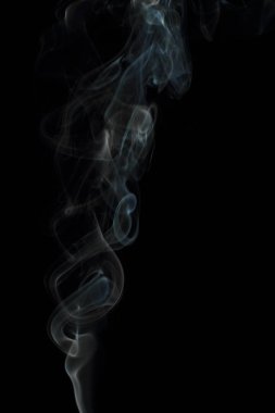 Siyah arkaplanda beyaz duman dokusu