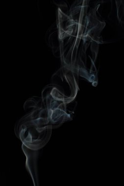 Siyah arkaplanda beyaz duman dokusu