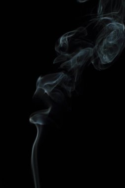 Siyah arkaplanda beyaz duman dokusu