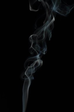 Siyah arkaplanda beyaz duman dokusu