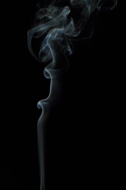 Siyah arkaplanda beyaz duman dokusu