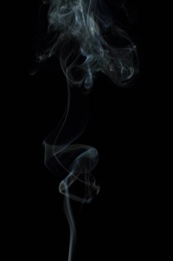 Siyah arkaplanda beyaz duman dokusu