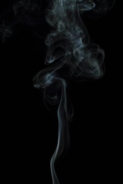 Siyah arkaplanda beyaz duman dokusu