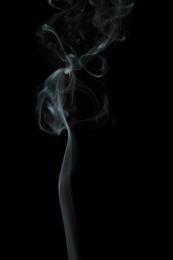 Siyah arkaplanda beyaz duman dokusu