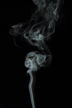 Siyah arkaplanda beyaz duman dokusu