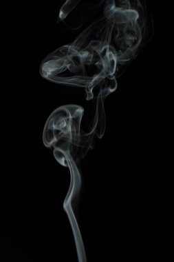 Siyah arkaplanda beyaz duman dokusu