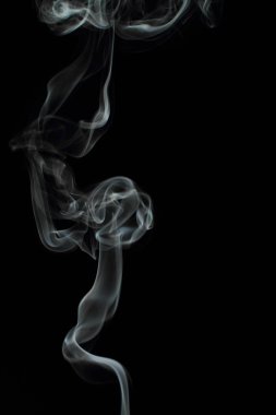 Siyah arkaplanda beyaz duman dokusu