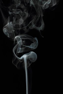Siyah arkaplanda beyaz duman dokusu