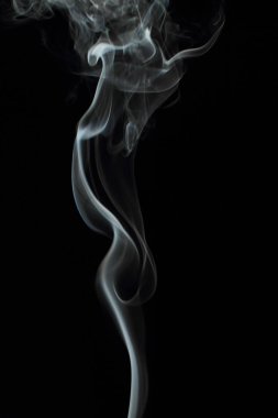 Siyah arkaplanda beyaz duman dokusu