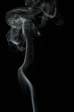 Siyah arkaplanda beyaz duman dokusu