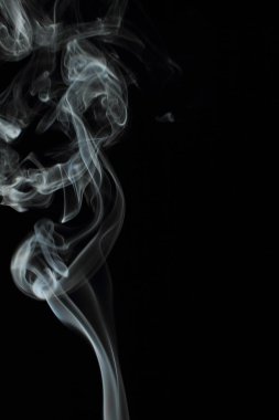 Siyah arkaplanda beyaz duman dokusu