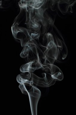 Siyah arkaplanda beyaz duman dokusu