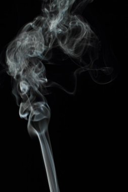 Siyah arkaplanda beyaz duman dokusu