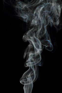 Siyah arkaplanda beyaz duman dokusu