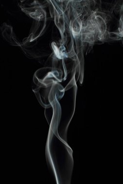 Siyah arkaplanda beyaz duman dokusu