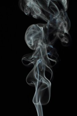 Siyah arkaplanda beyaz duman dokusu