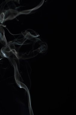 Siyah arkaplanda beyaz duman dokusu