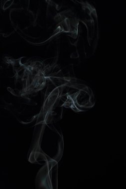 Siyah arkaplanda beyaz duman dokusu