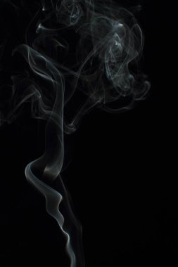 Siyah arkaplanda beyaz duman dokusu