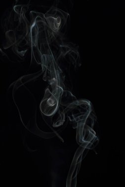 Siyah arkaplanda beyaz duman dokusu