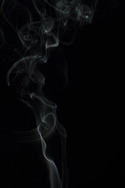 Siyah arkaplanda beyaz duman dokusu