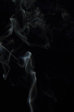 Siyah arkaplanda beyaz duman dokusu