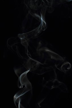 Siyah arkaplanda beyaz duman dokusu