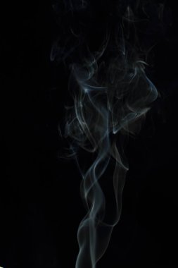 Siyah arkaplanda beyaz duman dokusu