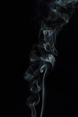 Siyah arkaplanda beyaz duman dokusu
