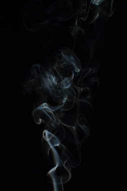 Siyah arkaplanda beyaz duman dokusu