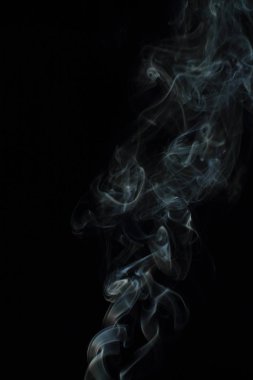 Siyah arkaplanda beyaz duman dokusu